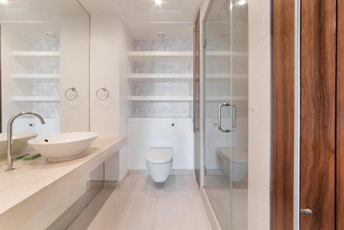 2 Bedroom Apartment To Rent In New Providence Wharf, Fairmont Avenue, London, E14