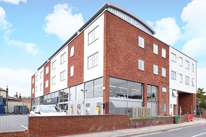 3 Bedroom Flat To Rent In Pemberton Road, East Molesey, KT8
