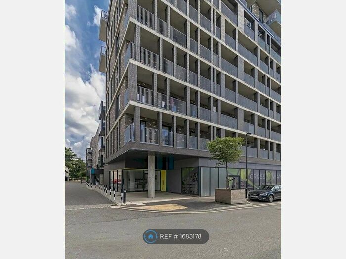 2 Bedroom Flat To Rent In Crossways, Slough, SL1