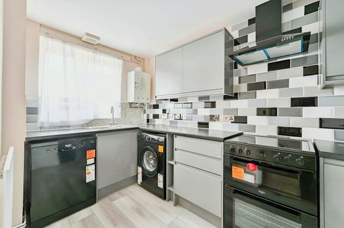 2 Bedroom Terraced House To Rent In Sumner Road Peckham, SE15