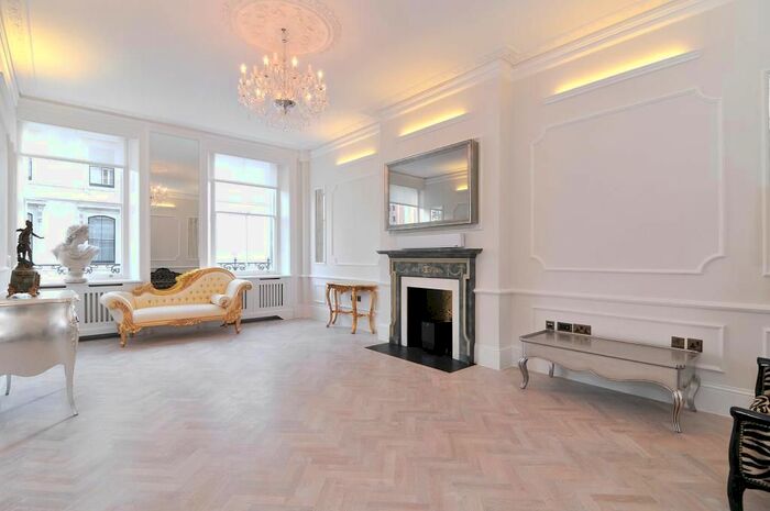 2 Bedroom Flat To Rent In Ennismore Gardens, Knightsbridge, SW7