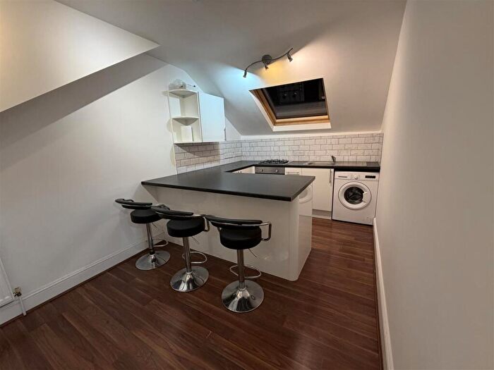 2 Bedroom Flat To Rent In Nunhead Lane, London, SE15
