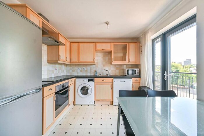2 Bedroom Flat To Rent In Hirst Crescent, North Wembley, Wembley, HA9