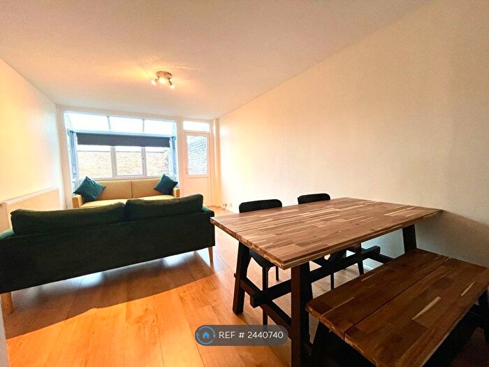 4 Bedroom Semi-Detached House To Rent In Coney Way, London, SW8