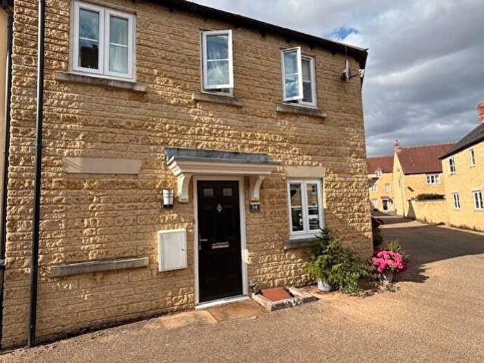 2 Bedroom Flat To Rent In Beech Lane, Carterton, Oxfordshire, OX18