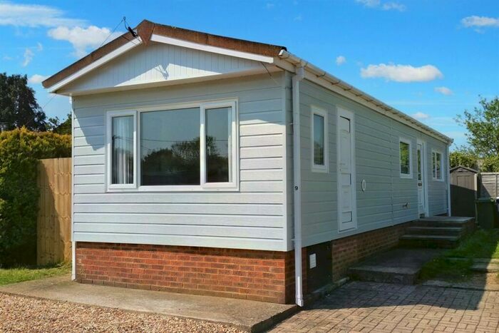 2 Bedroom Park Home For Sale In Sutton Scotney, SO21