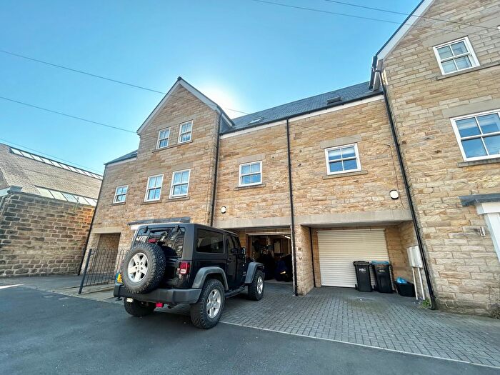 3 Bedroom Town House To Rent In Mornington Terrace, Harrogate, HG1