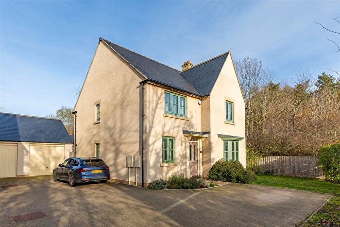 4 Bedroom Detached House For Sale In Clappen Close, Cirencester, GL7