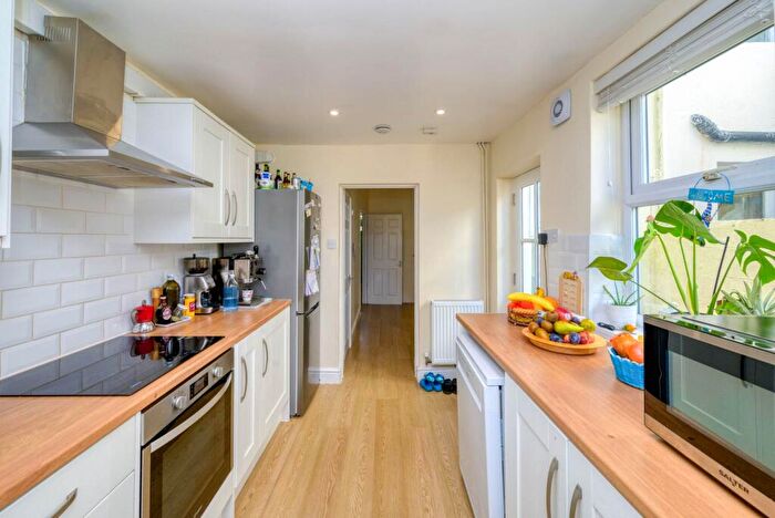 3 Bedroom Terraced House For Sale In Newport Road, Reading, RG1