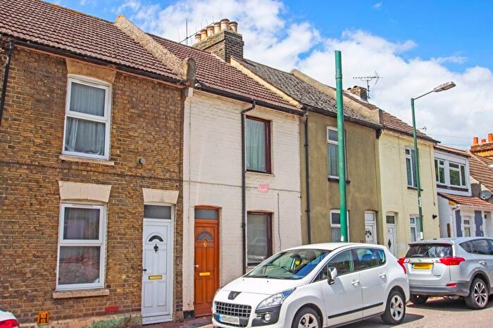 2 Bedroom Terraced House To Rent In Upper Luton Road, Chatham, ME5