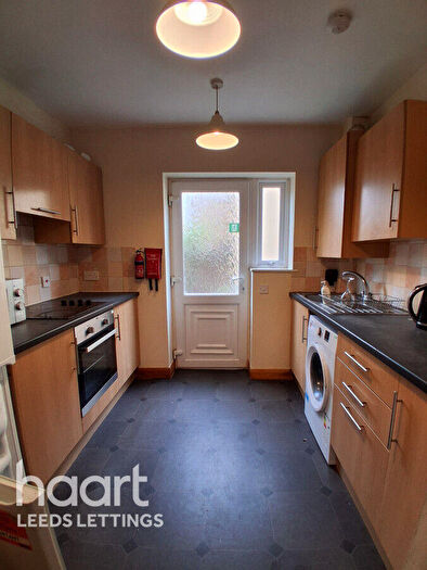 4 Bedroom Terraced House To Rent In Shaw Lane, Leeds, LS6