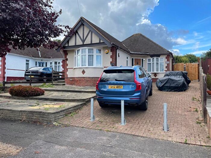 2 Bedroom Detached Bungalow For Sale In Elmroyd Avenue, Potters Bar, EN6