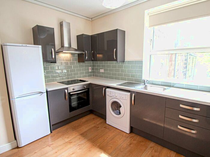 2 Bedroom Flat To Rent In Franklin Mount, Harrogate, North Yorkshire HG1