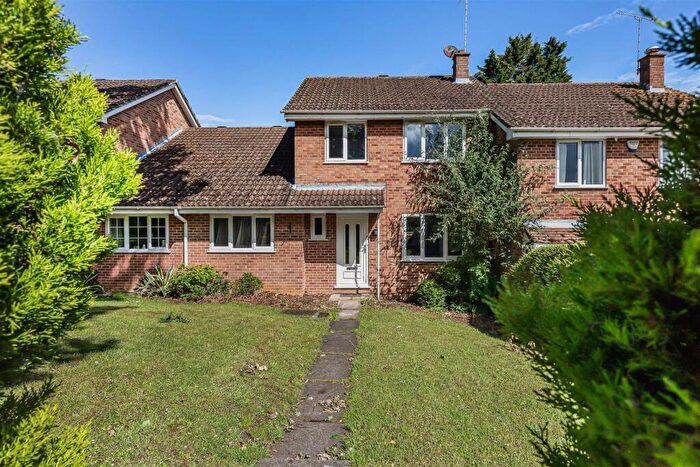 4 Bedroom Semi Detached House For Sale In Lamorna Crescent, Tilehurst, Reading, RG31