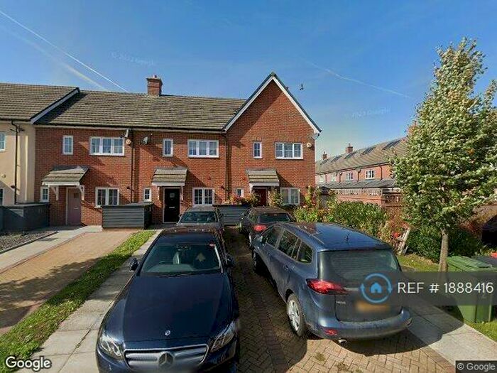 3 Bedroom End Of Terrace House To Rent In Edenbridge Road, Slough, SL2