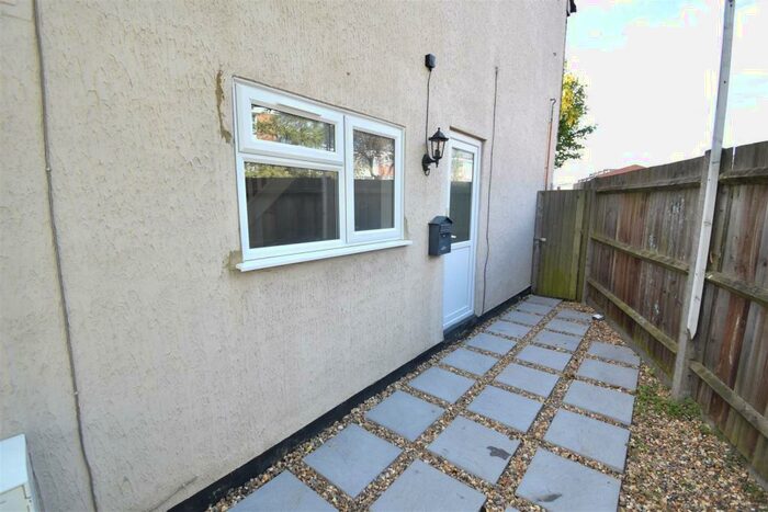 1 Bedroom Maisonette To Rent In Vincent Avenue, Surbiton, KT5