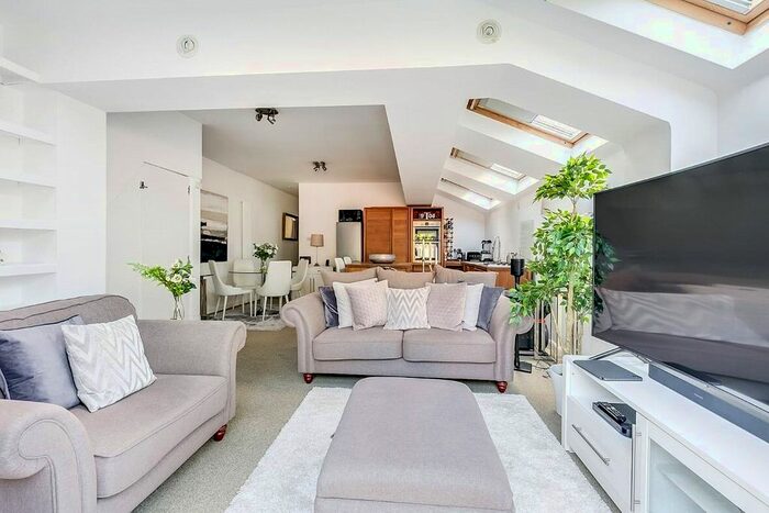 2 Bedroom Flat To Rent In Inglethorpe Street, London, SW6