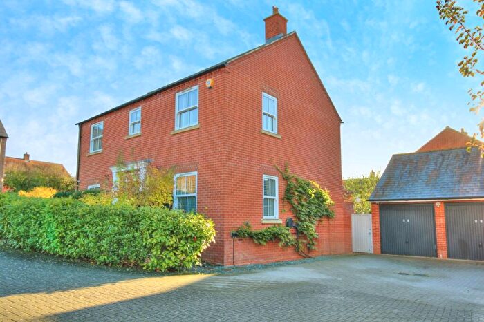 4 Bedroom Detached House For Sale In Pillow Way, Buckingham, MK18