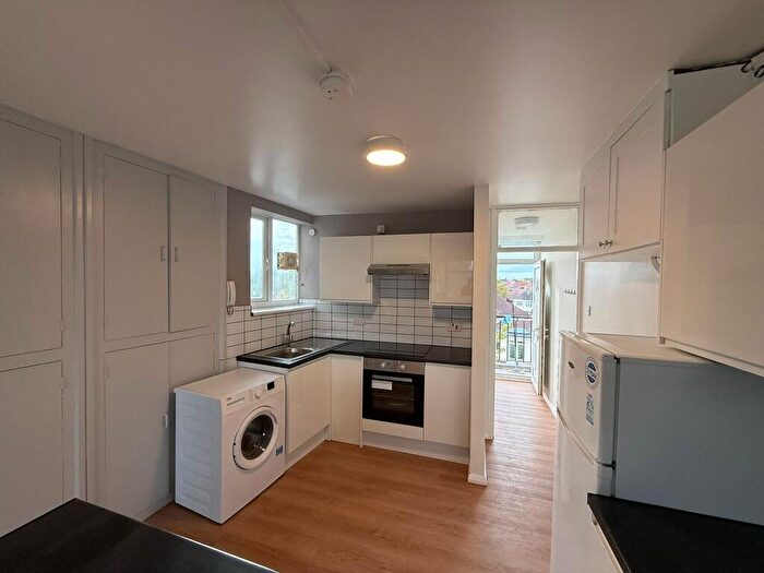 2 Bedroom Flat To Rent In Pettits Lane North, Romford, London, RM1