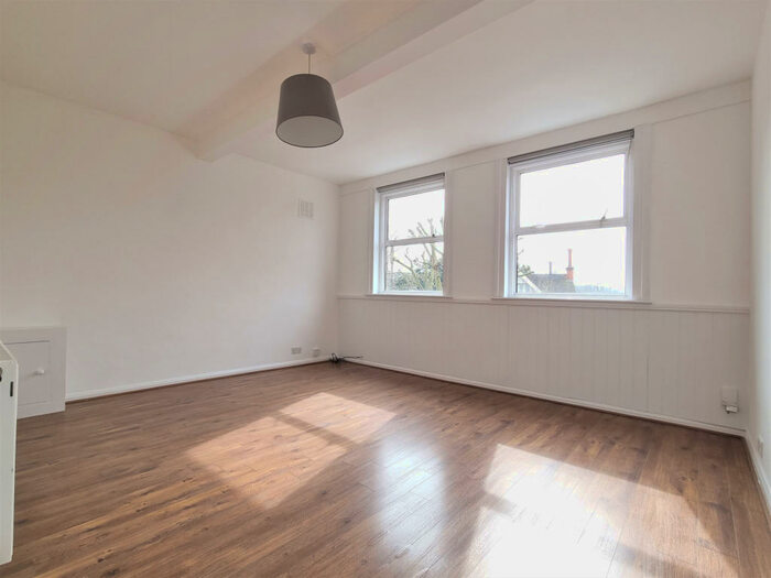 1 Bedroom Flat To Rent In Lordship Lane, East Dulwich, London, SE22