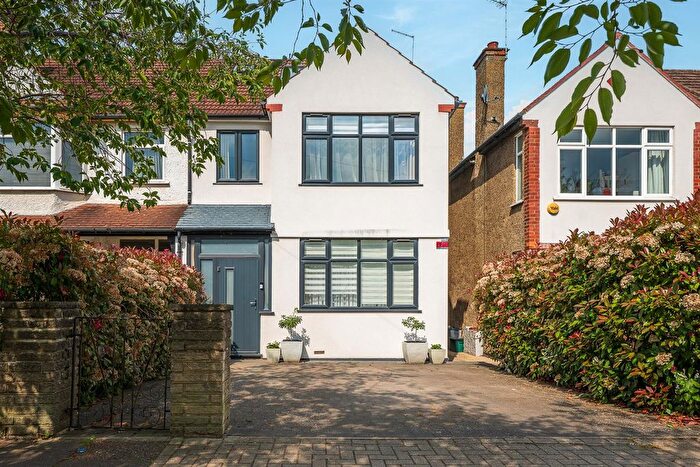 4 Bedroom End Of Terrace House For Sale In Queen Anne Avenue, Bromley, BR2
