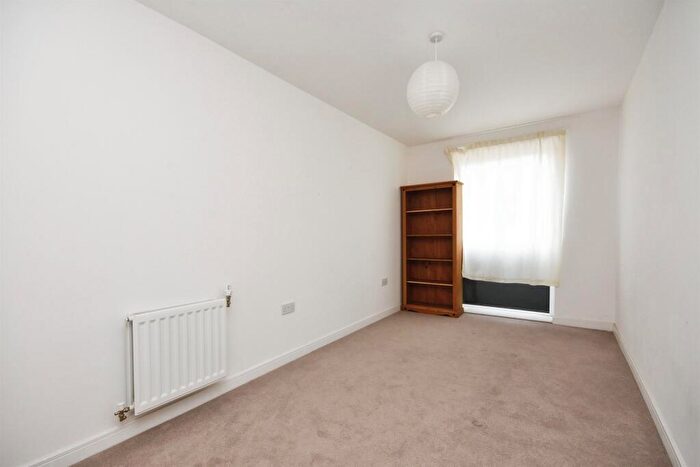 2 Bedroom Flat For Sale In Cunard Square, Chelmsford, CM1