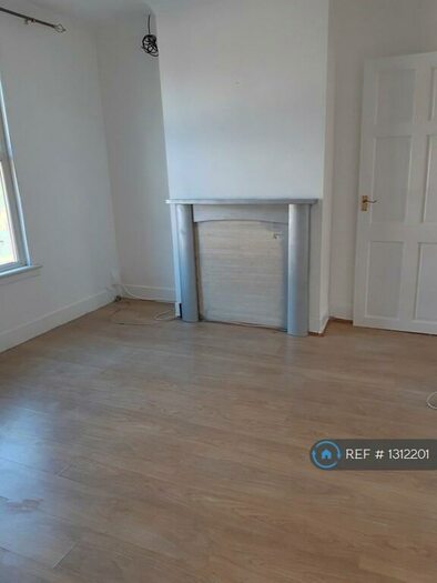 3 Bedroom Terraced House To Rent In Brisbane Road, Chatham, ME4