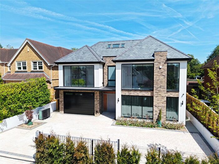 5 Bedroom Detached House For Sale In Mizen Close, Cobham, Surrey, KT11