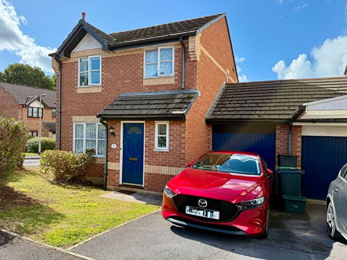 3 Bedroom Link Detached House For Sale In Naseby Drive, Heathfield, Newton Abbot, TQ12