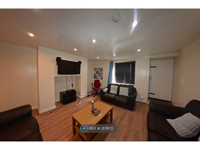 6 Bedroom Semi-Detached House To Rent In Victoria Road, Leeds, LS6