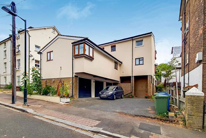 1 Bedroom Apartment To Rent In Rye Hill Park, SE15