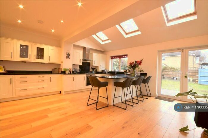3 Bedroom End Of Terrace House To Rent In The Square, Carshalton, SM5