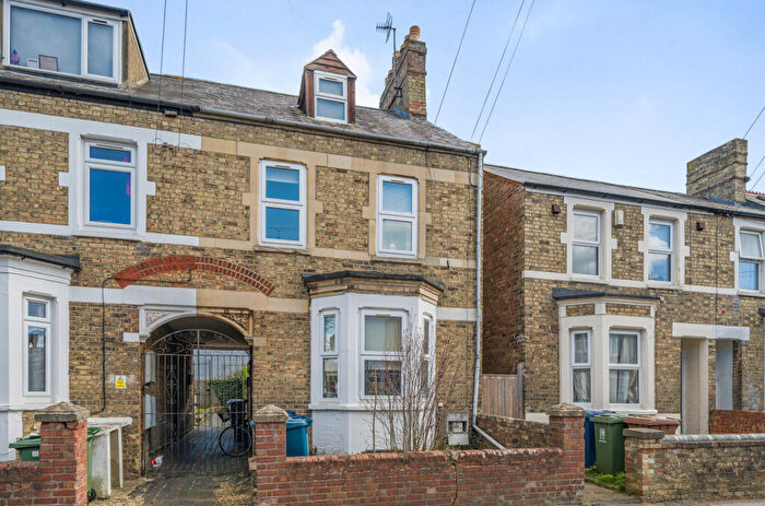 4 Bedroom Semi-Detached House For Sale In Bullingdon Road, East Oxford, OX4