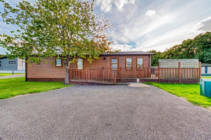 3 Bedroom Park Home For Sale In Alder Country Park, North Walsham, NR28