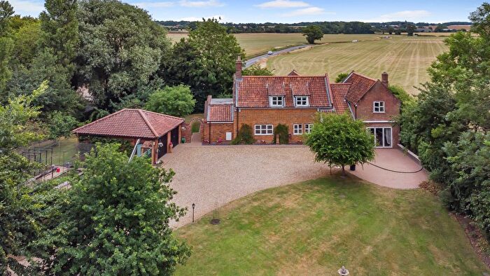 4 Bedroom Detached House For Sale In Wymondham Road, Hethel, Norwich, NR14