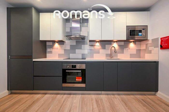 1 Bedroom Flat To Rent In Dukes Ride, Crowthorne, RG45