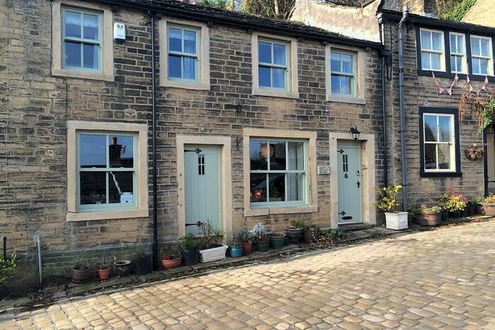 3 Bedroom Cottage To Rent In Main Street, Haworth, BD22