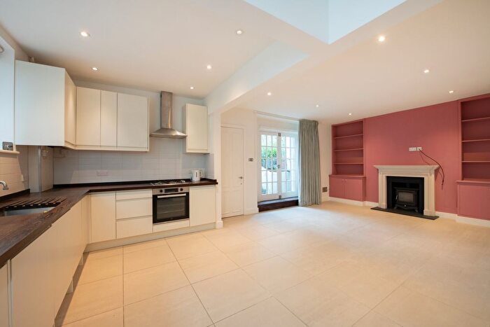 3 Bedroom Flat To Rent In Upper Park Road, London, NW3