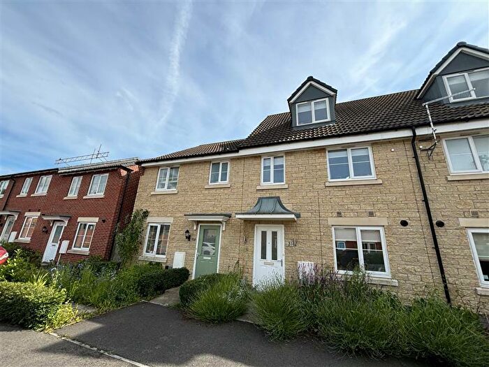 3 Bedroom House To Rent In Fotescue Road, Bishops Cleeve, GL52