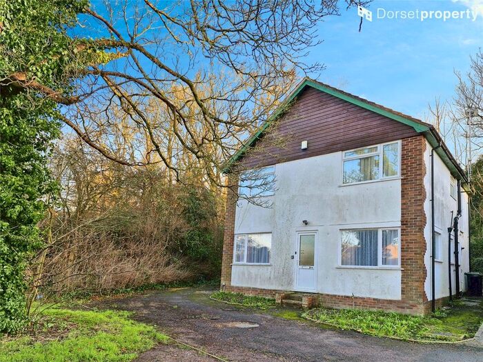 2 Bedroom Flat To Rent In Fishers Close, Blandford, Dorset, DT11