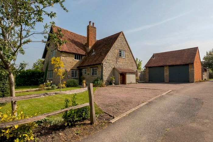 4 Bedroom Property For Sale In West Edge, Marsh Gibbon, Bicester, OX27