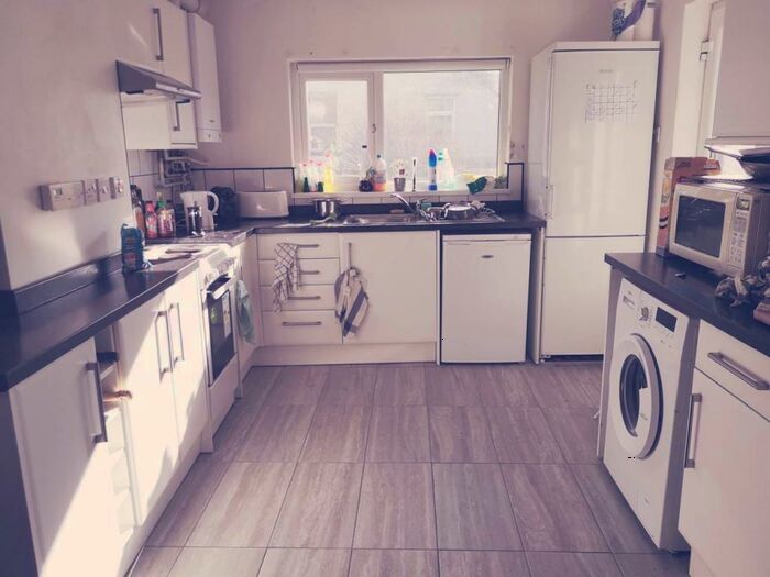 5 Bedroom House To Rent In Tewkesbury Street, Cathays, Cardiff, CF24