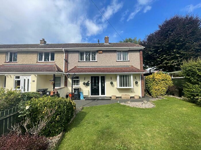 3 Bedroom End Of Terrace House To Rent In Fairford Crescent, Swindon, SN25