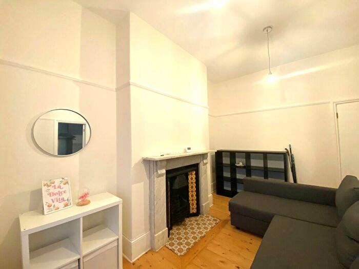 1 Bedroom Flat To Rent In Old Tiverton Road, Exeter, EX4