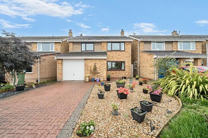 3 Bedroom Detached House For Sale In Hawthorn Crescent, Grove, Wantage, OX12