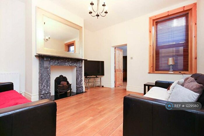 4 Bedroom Terraced House To Rent In Shortridge Terrace, Newcastle Upon Tyne, NE2