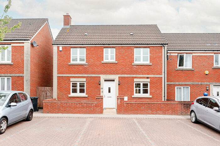 3 Bedroom End Of Terrace House For Sale In Trubshaw Close, Horfield, Bristol, BS7