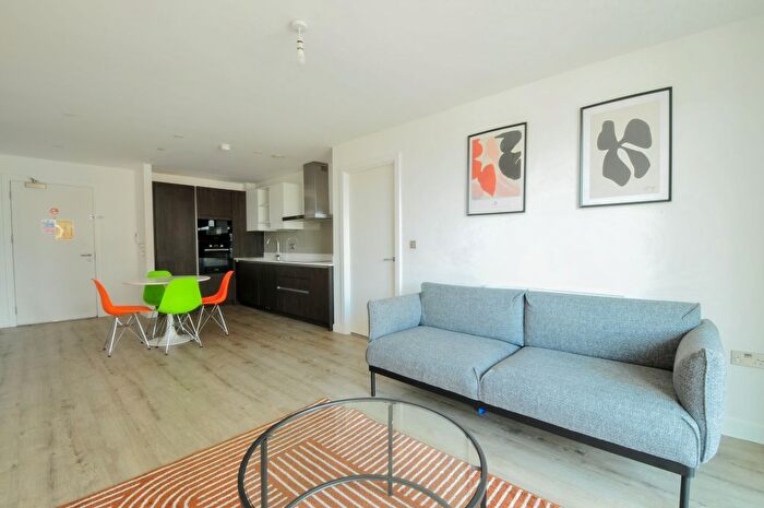 2 Bedroom Flat For Sale In Lockside Lane, Salford, M5