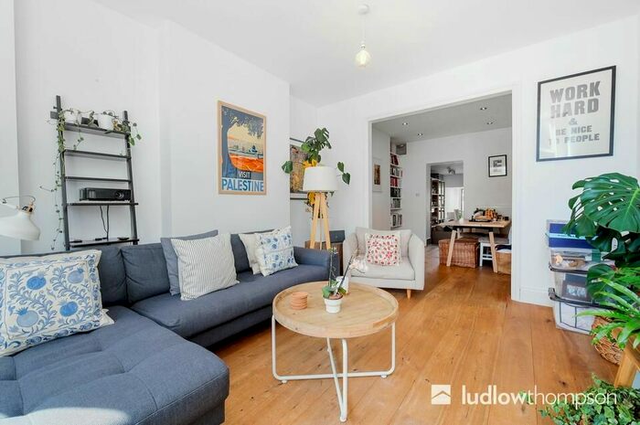 3 Bedroom Flat To Rent In Crystal Palace Road, London, SE22