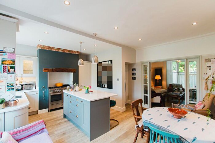 5 Bedroom Terraced House For Sale In Middleton Road, Banbury, OX16